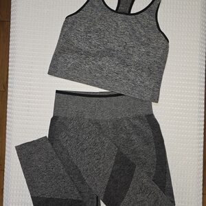 PINK Victorias Secret Gray Women's Workout Set. NWOT  Size XL Top SIZE L Leggins